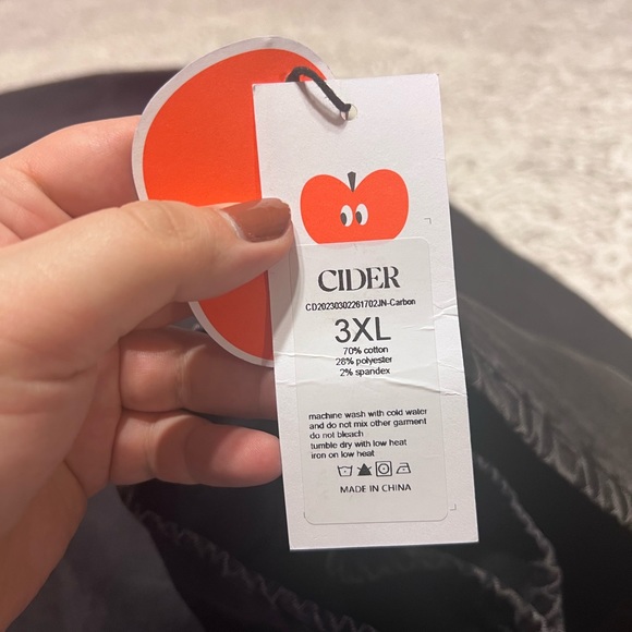 Flattering & Stylish Black Flare Jeans - Picture 5 of 5